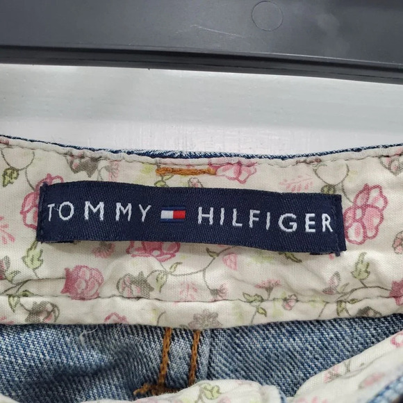 Tommy Hilfiger Women's Y2K Medium Wash Cut Off Frayed Hem Denim Shorts Size 6 - Picture 3 of 8